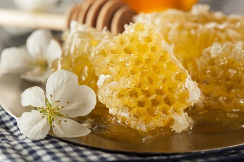 raw honey, honeycomb 
