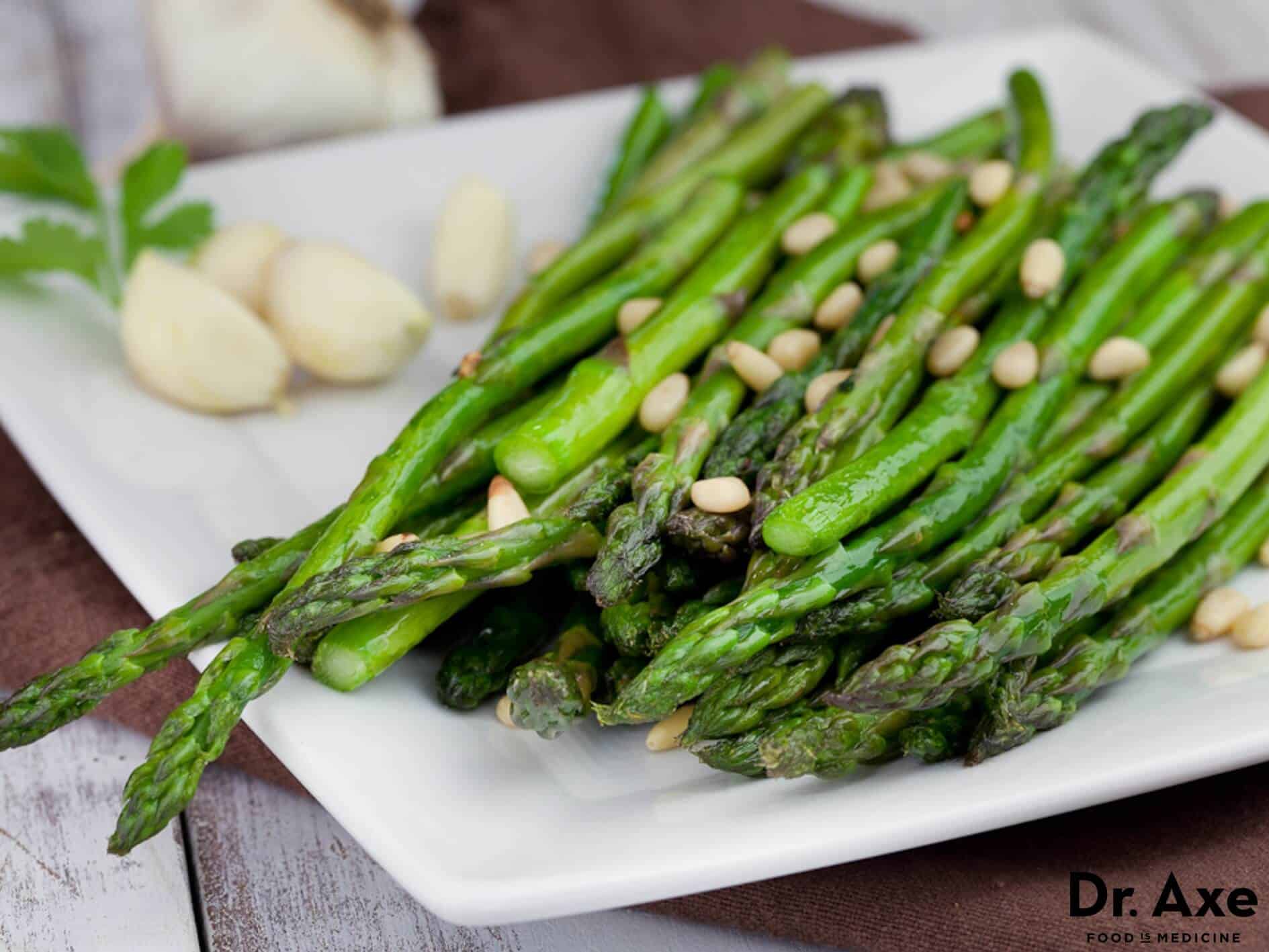 Garlic asparagus recipe - Dr. Axe