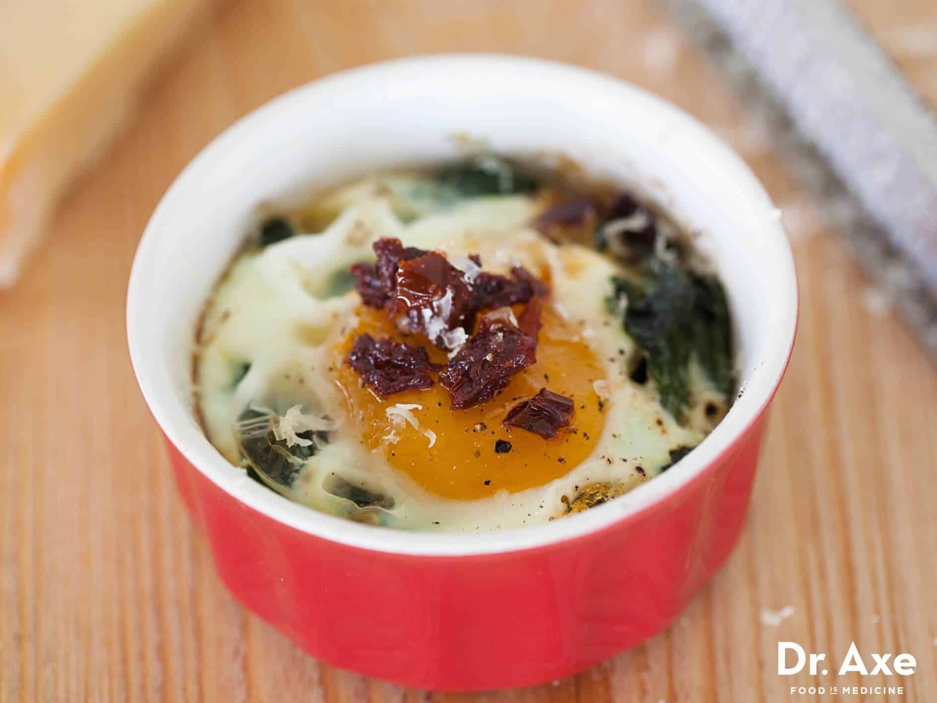 Baked eggs and spinach recipe - Dr. Axe
