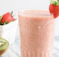 Strawberry kiwi smoothie - Dr. Axe