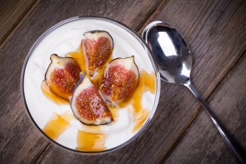 Greek yogurt with figs and honey