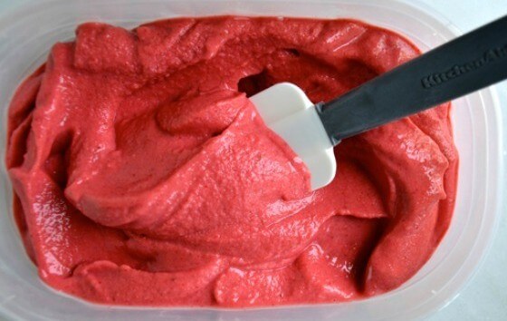 quick frozen strawberry yogurt recipe
