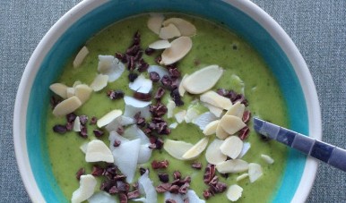 Green monster Ice Pops and smoothie bowl 