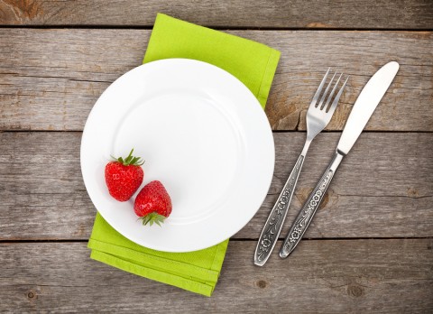 strawberries on a plate, small food portion 