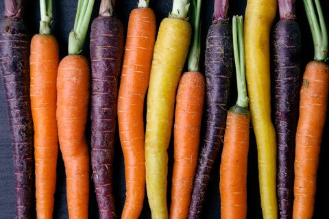 rainbow carrots 480x320 - WORTEL EN WORTELSAP GEZOND VOOR HART OGEN HUID EN HAAR + RECEPTEN BIJWERKINGEN EN VOEDINGSWAARDE  