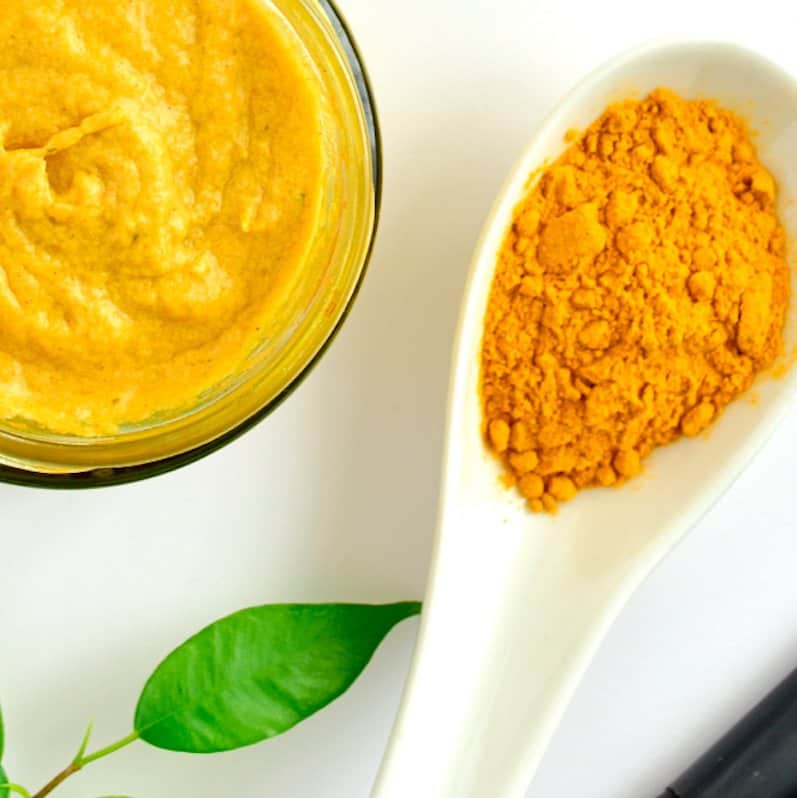 Sour cream and turmeric mask