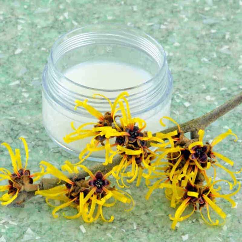 Homemade morning eye solution with witch hazel