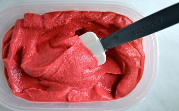 Five-Minute Healthy Strawberry Frozen Yogurt