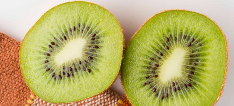 Rich in iron and vitamin C: What you should know about kiwis - The