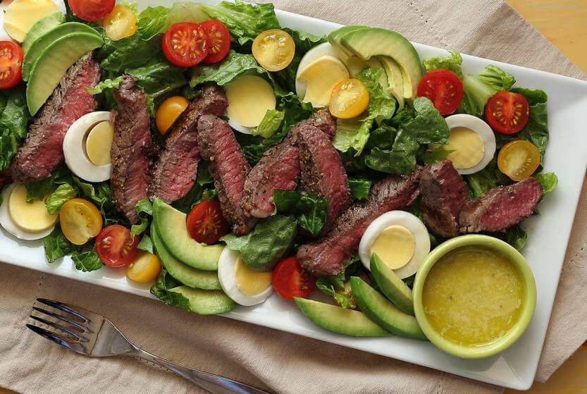 Paleo Steak Salad with Creamy Garlic Vinaigrette