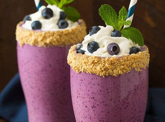 blueberry-cheesecake-breakfast-protein-shake