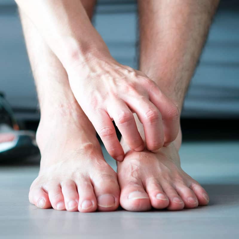 What Does It Mean When Your Right Foot Itches? Spiritual Meanings &  Superstitions | YourTango