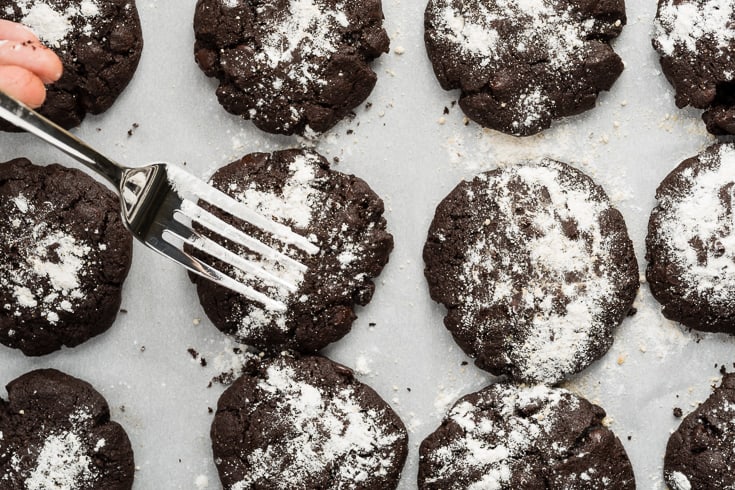 Chocolate crinkle cookies step 4 - Dr. Axe