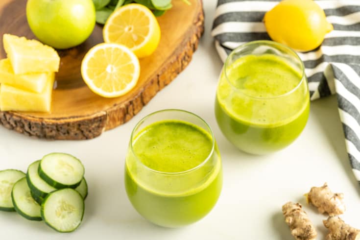 Detox Green Juice (5 Ingredients) - Lilie Bakery