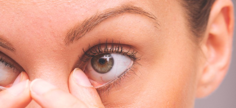 Treating Sand in Eyes: On-the-Spot Remedies, Injury Prevention