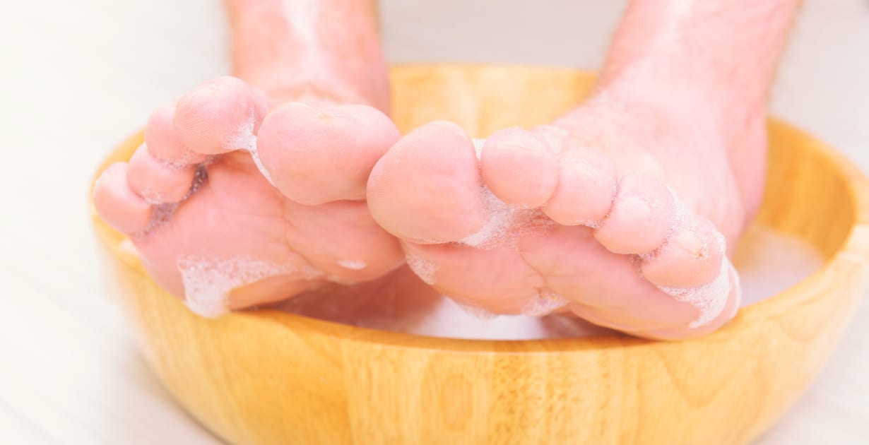 How long should i soak my feet in hot water Detox Foot Soak Diy With Epsom Salt Essential Oils Dr Axe