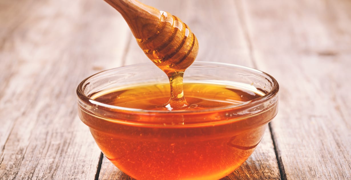 Raw Honey Benefits, Uses, Nutrition, Recipes and Side Effects - Dr. Axe