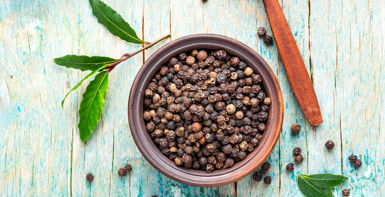 Black pepper extract for reducing food cravings