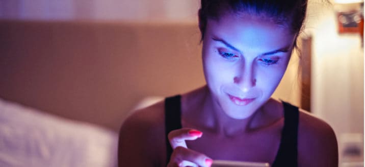 does blue light lower dopamine levels